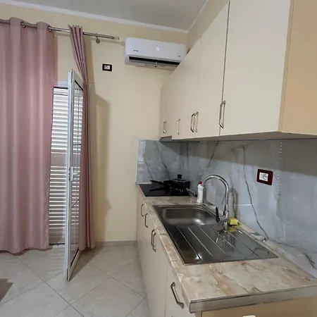 Rest House Bed & Breakfast Vlorë