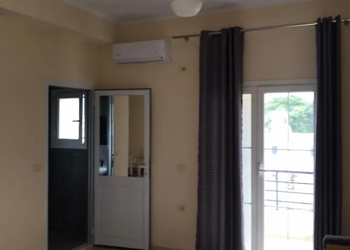 Rest House לינה וארוחת בוקר 3*